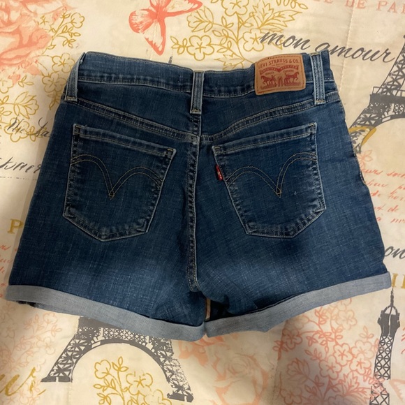 Levi’s Short - Picture 4 of 4